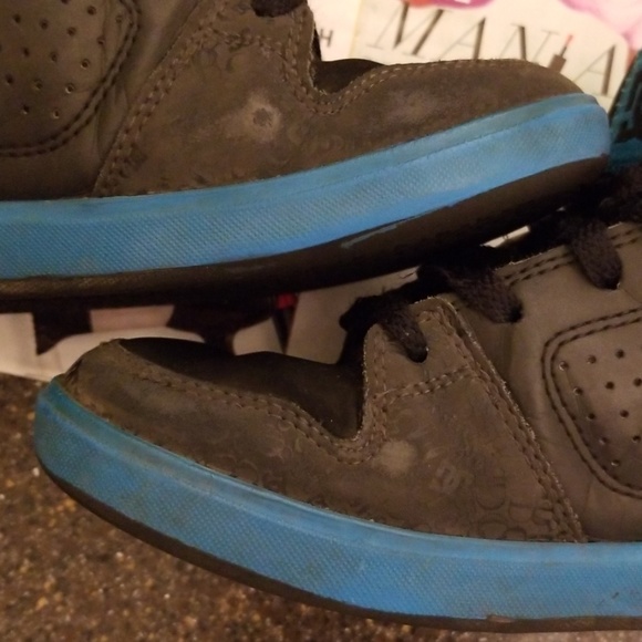 Youth size 4 DC shoes blue, gray, and black - Picture 5 of 7